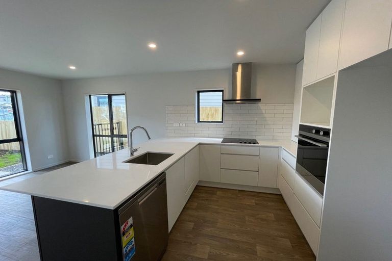 Photo of property in 68 Matawhanga Drive, Wattle Downs, Auckland, 2103