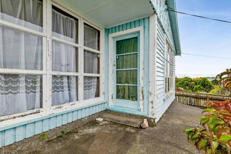Photo of property in 79 Omata Road, Marfell, New Plymouth, 4310