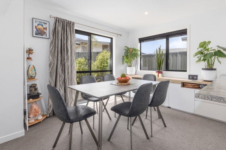 Photo of property in 18 Pateke Drive, Kenepuru, Porirua, 5022