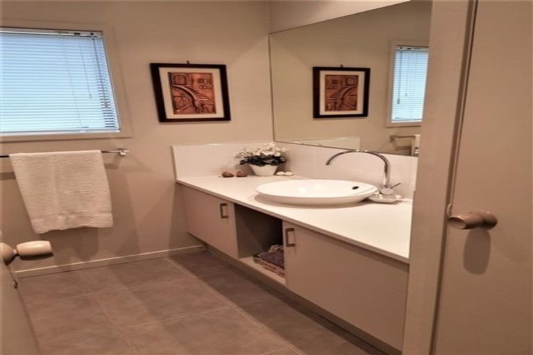 Photo of property in 1/39 Calypso Place, Rothesay Bay, Auckland, 0630