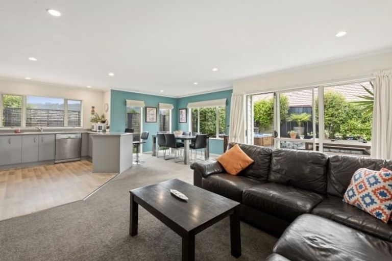 Photo of property in 9 James Nairn Grove, Riverstone Terraces, Upper Hutt, 5018