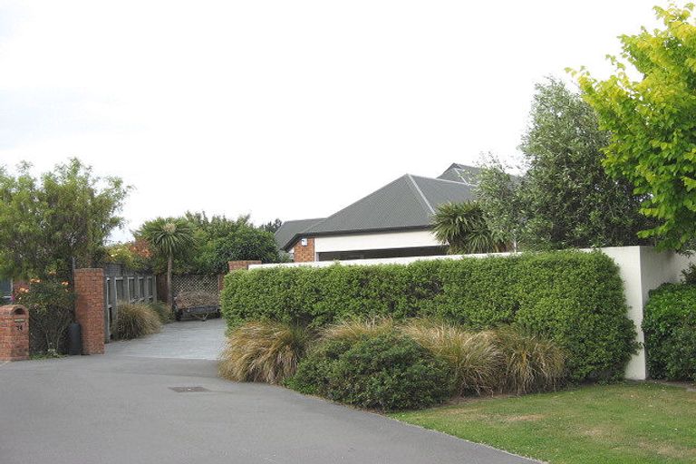 Photo of property in 12 Courtfield Close, Parklands, Christchurch, 8083