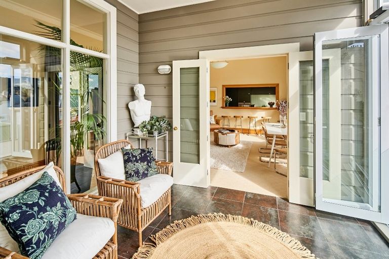 Photo of property in 5b Hay Street, Oriental Bay, Wellington, 6011