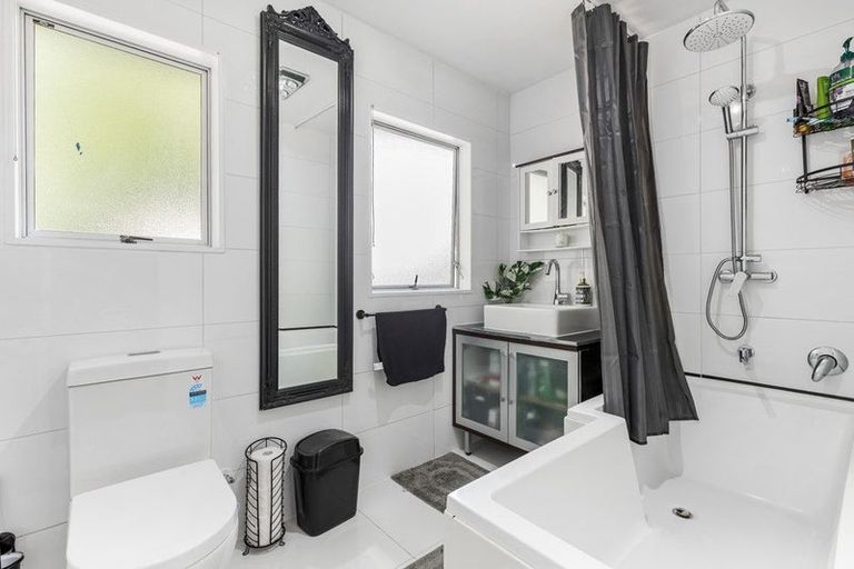 Photo of property in 2/4 Kahikatea Place, Ranui, Auckland, 0612