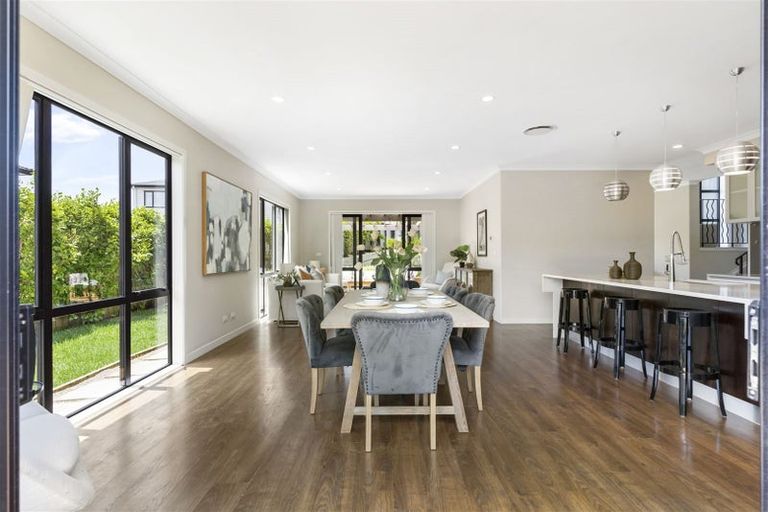 Photo of property in 97 Medallion Drive, Oteha, Auckland, 0632