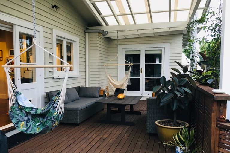 Photo of property in 14 Lawrence Road, Hospital Hill, Napier, 4110