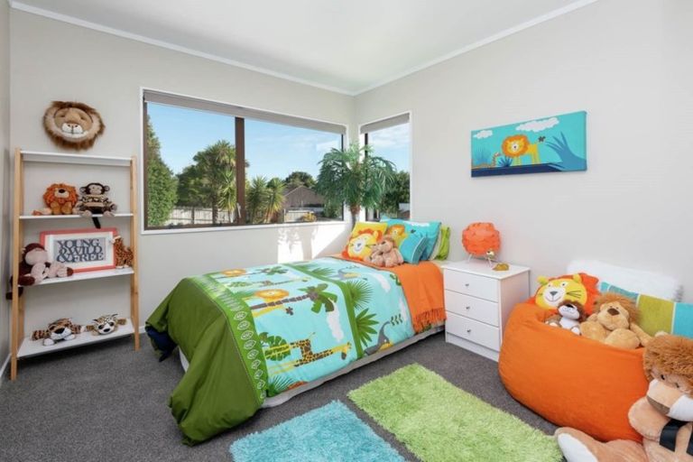 Photo of property in 2/26 Simmental Crescent, Somerville, Auckland, 2014