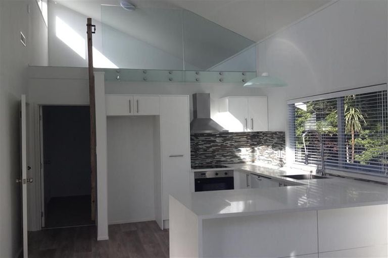 Photo of property in 16 Heaton Grove, Chatswood, Auckland, 0626