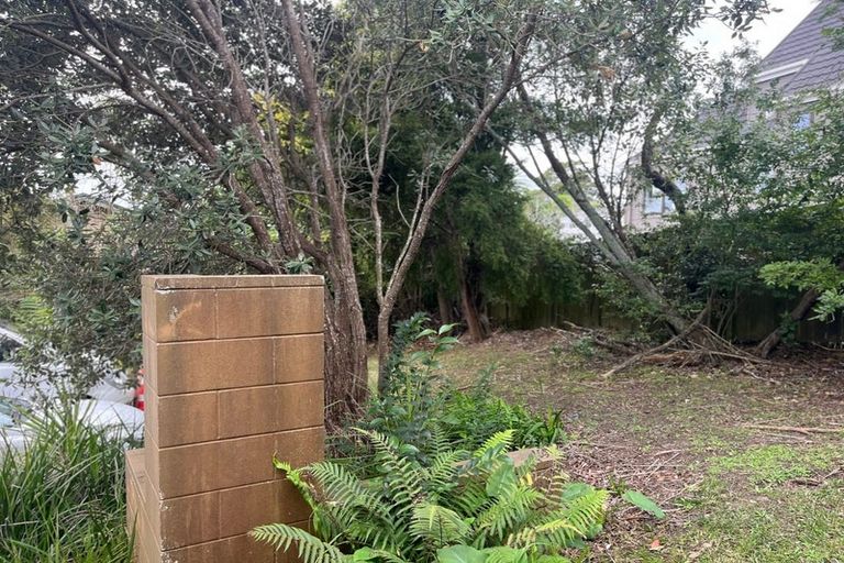 Photo of property in 2/4 Lyons Avenue, Murrays Bay, Auckland, 0630