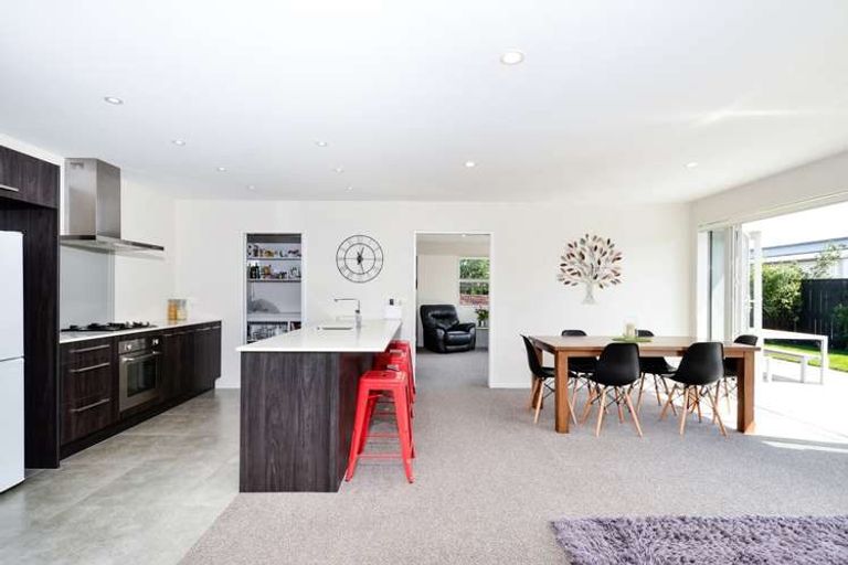 Photo of property in 12 Bellamont Street, Kumeu, 0810