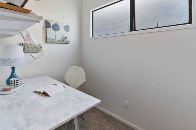 Photo of property in 72 Lynn Road, Bayview, Auckland, 0629