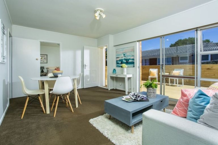 Photo of property in 1/9 Brunton Place, Glenfield, Auckland, 0629