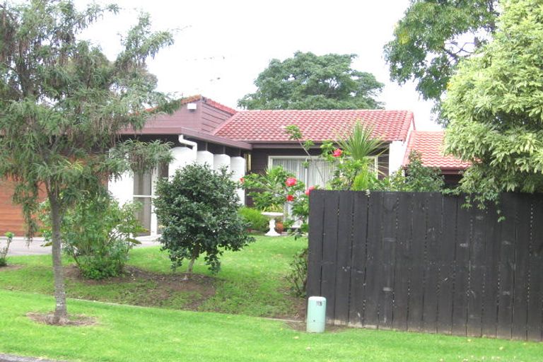 Photo of property in 2/2 Pegasus Place, Half Moon Bay, Auckland, 2012