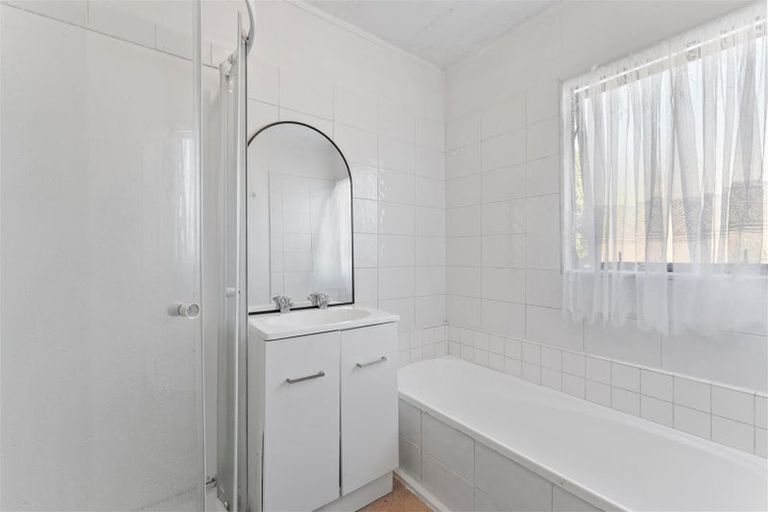 Photo of property in 1/22 Barneys Farm Road, Clendon Park, Auckland, 2103