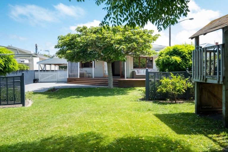 Photo of property in 127 Vigor Brown Street, Napier South, Napier, 4110