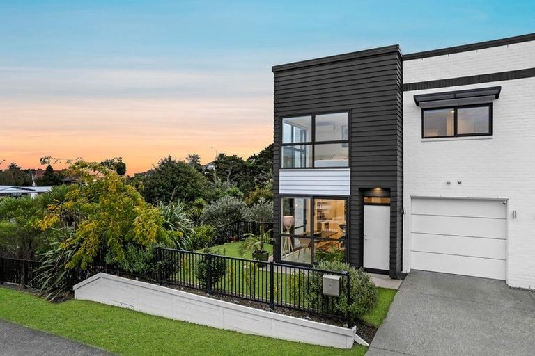 Photo of property in 4 Matairangi Avenue, Totara Heights, Auckland, 2105