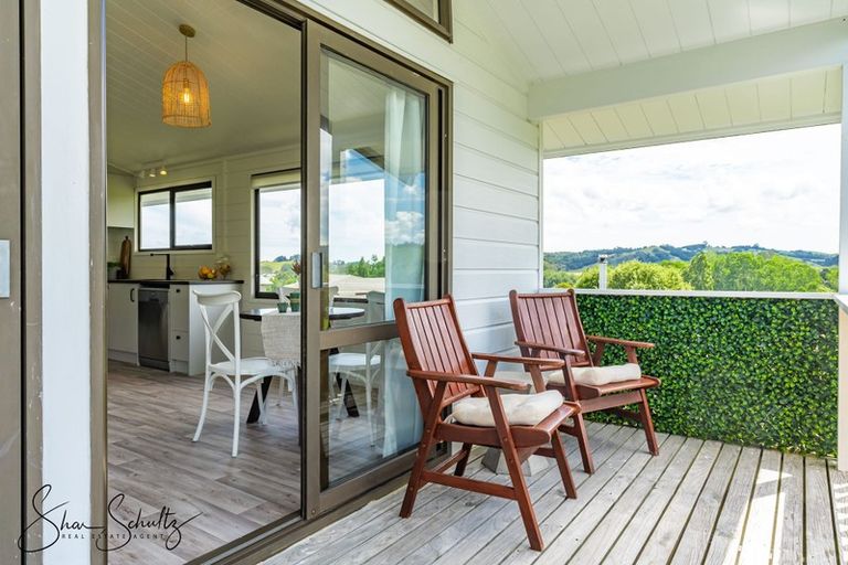 Photo of property in 4 Skelton Crescent, Paparoa, 0571