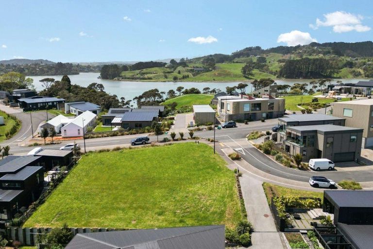 Photo of property in 2 Pekapeka Street, Raglan, 3225