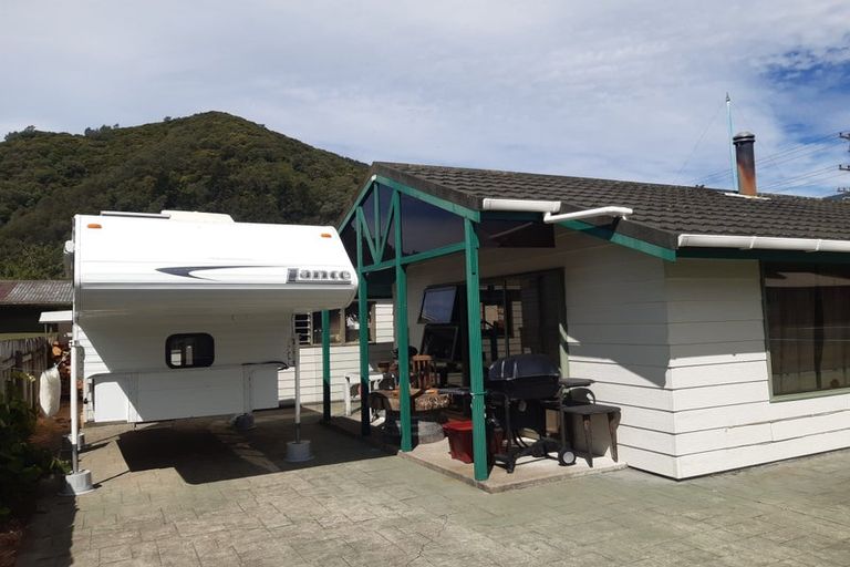 Photo of property in 54 York Street, Picton, 7220