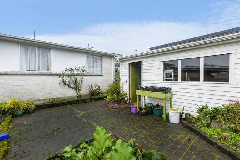 Photo of property in 2/10 Ponderosa Grove, Maoribank, Upper Hutt, 5018