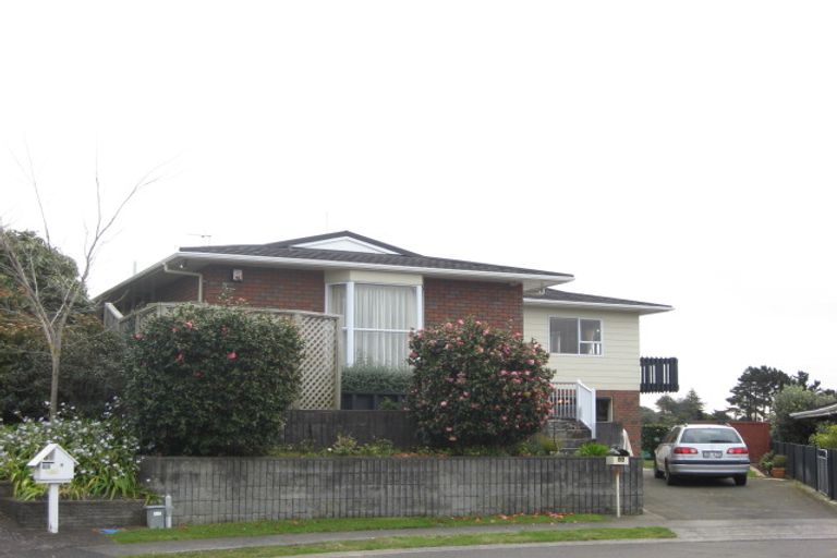 Photo of property in 11 Te Mara Place, Merrilands, New Plymouth, 4312
