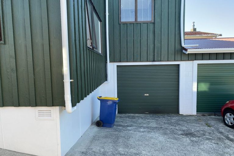 Photo of property in 1/19 Marcel Place, Glenfield, Auckland, 0629