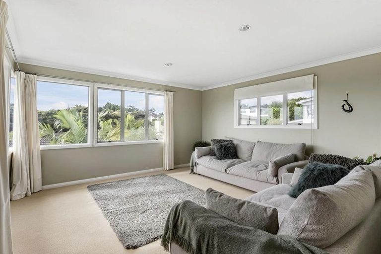 Photo of property in 168 Kittiwake Drive, Schnapper Rock, Auckland, 0632