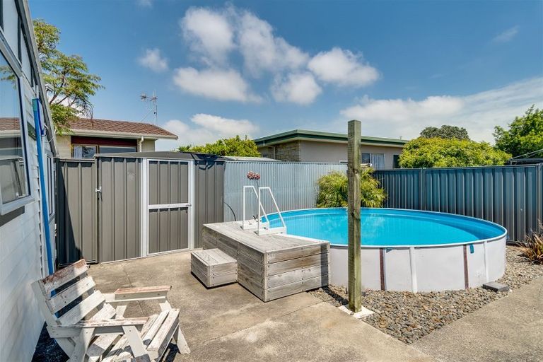 Photo of property in 27 Meeanee Road, Taradale, Napier, 4112