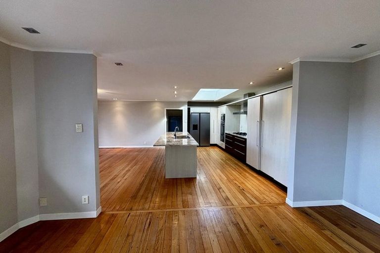 Photo of property in 28a Old Lake Road, Narrow Neck, Auckland, 0624