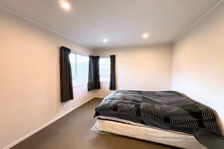 Photo of property in 25 Peterhouse Place, West Harbour, Auckland, 0618