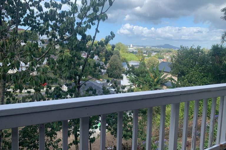 Photo of property in 45 Agincourt Street, Glenfield, Auckland, 0629