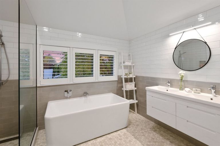 Photo of property in 168 Fendalton Road, Fendalton, Christchurch, 8052