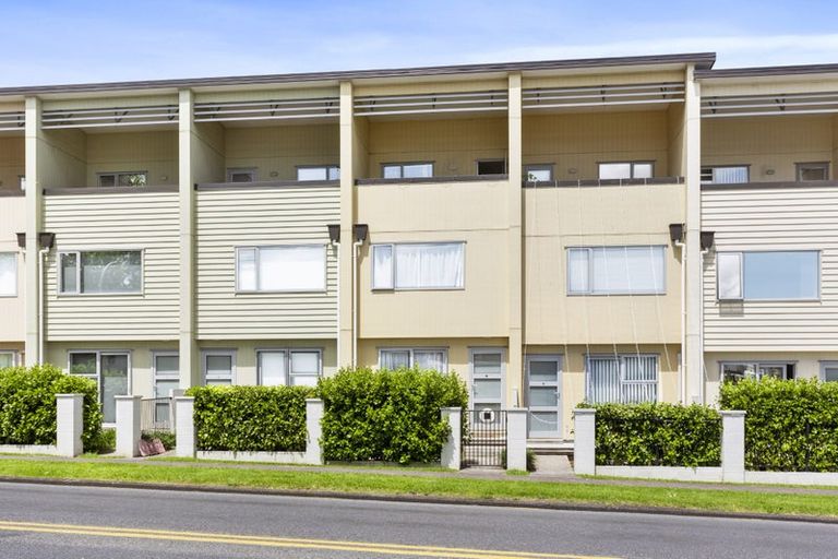 Photo of property in 5/11 Ray Small Drive, Papakura, 2110