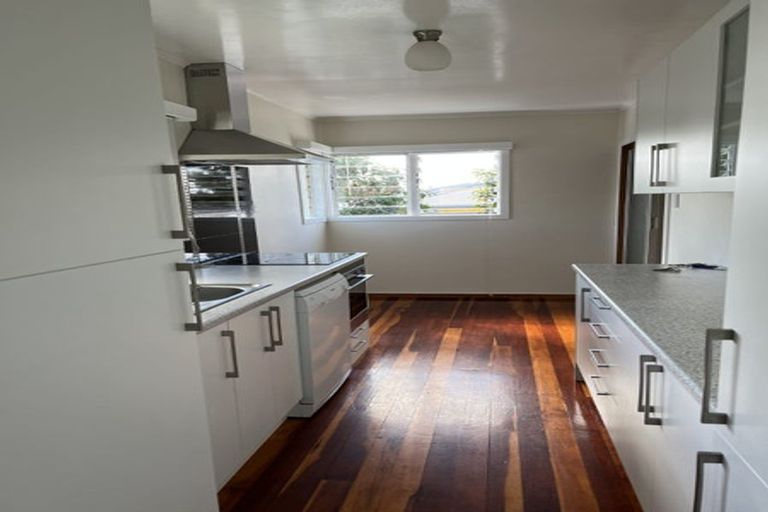 Photo of property in 1/39 Kia Ora Road, Beach Haven, Auckland, 0626