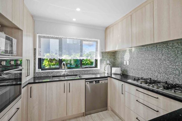 Photo of property in 8a Martin Road, Manurewa, Auckland, 2102