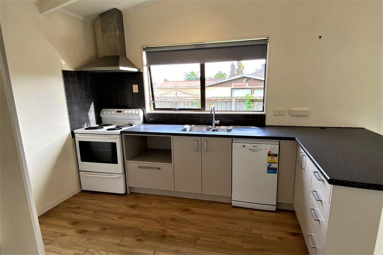 Photo of property in 12a Tamaki Bay Drive, Pakuranga, Auckland, 2010