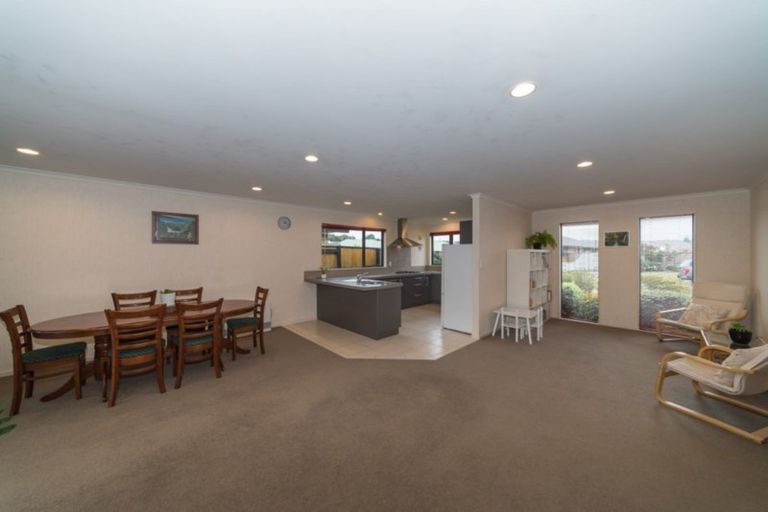 Photo of property in 32 Tennyson Avenue, Kelvin Grove, Palmerston North, 4414