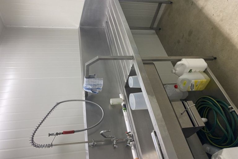 Photo of property in 214 Kawiu Road, Levin, 5510