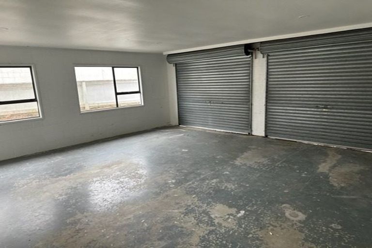 Photo of property in 258 Glamorgan Drive, Northcross, Auckland, 0630