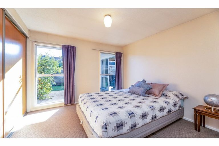 Photo of property in 19 Broadfell Avenue, Avonhead, Christchurch, 8042