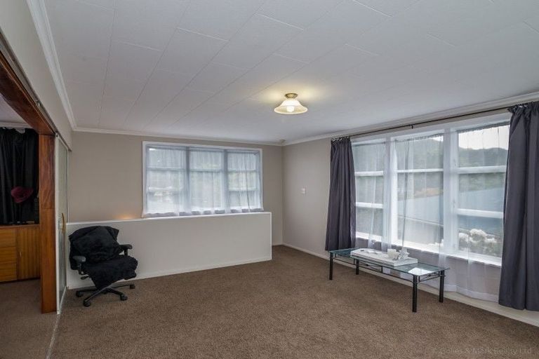 Photo of property in 9 Hall Grove, Ebdentown, Upper Hutt, 5018