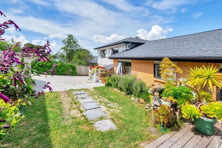 Photo of property in 70d Glengarry Road, Glen Eden, Auckland, 0602