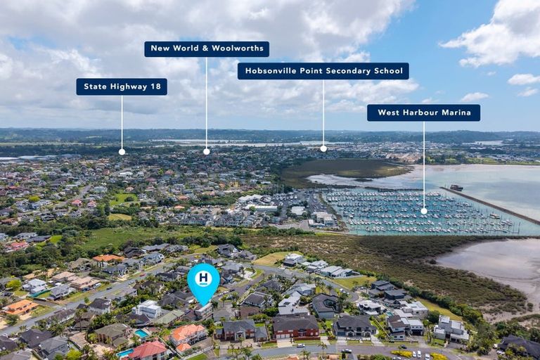 Photo of property in 10 Lupetti Rise, West Harbour, Auckland, 0618