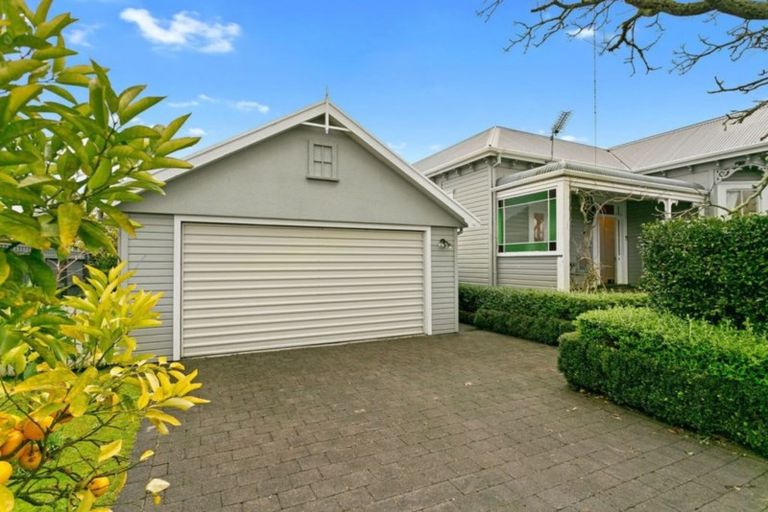 Photo of property in 53 Williams Street, Cambridge, 3434