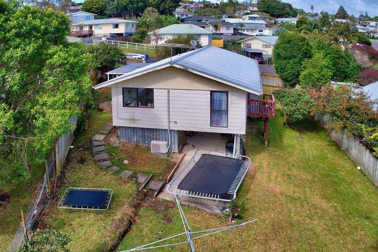 Photo of property in 15 Lilburn Crescent, Massey, Auckland, 0614