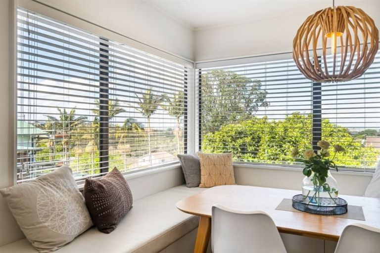 Photo of property in 3/211 Onewa Road, Birkenhead, Auckland, 0626