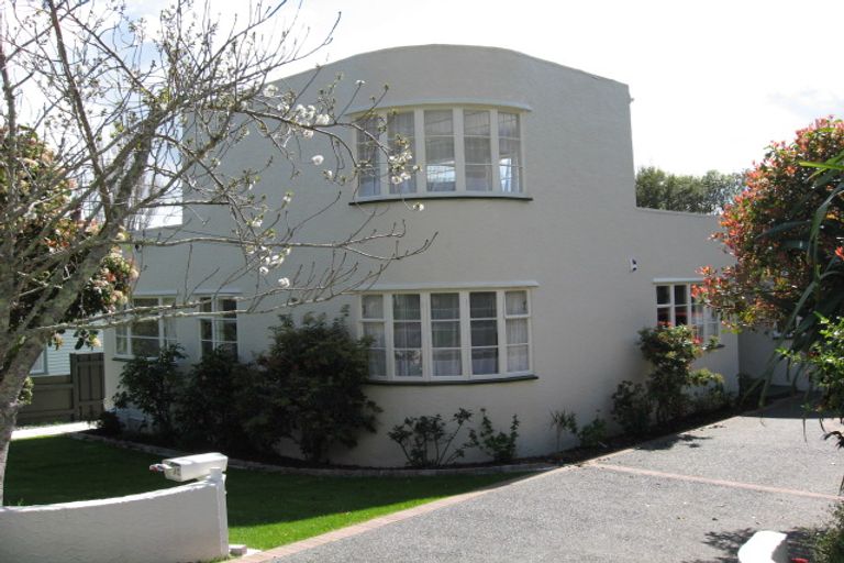 Photo of property in 70 Norton Park Avenue, Fairfield, Lower Hutt, 5011