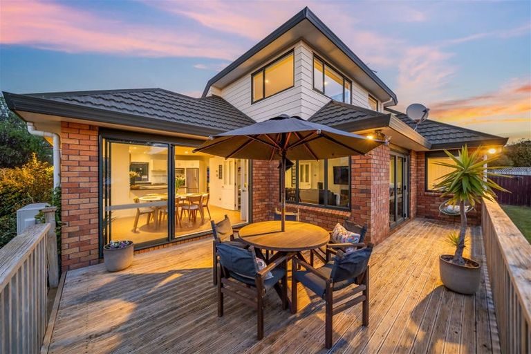 Photo of property in 70 Samwell Drive, Whitby, Porirua, 5024