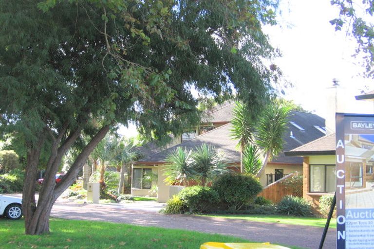 Photo of property in 37 Oakwood Grove, Eastern Beach, Auckland, 2012
