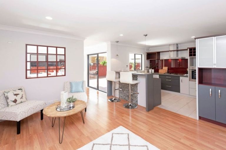 Photo of property in 52 Baverstock Road, Flat Bush, Auckland, 2016